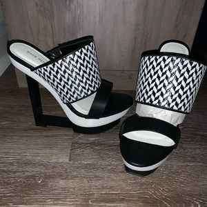 Shoe Republic La Unique Wedge, open toe heel!